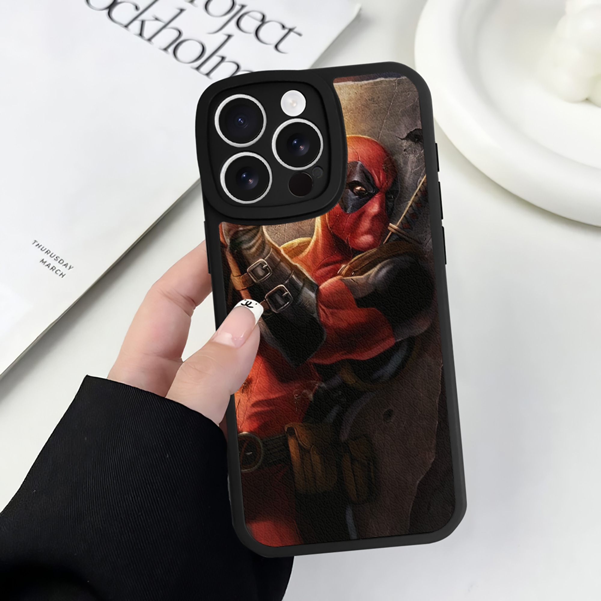 （画像用） Deadpool デッドプール 【iPhone 16シリーズ対応】シリコンスマホケース（レザー調） 材質：シリコン